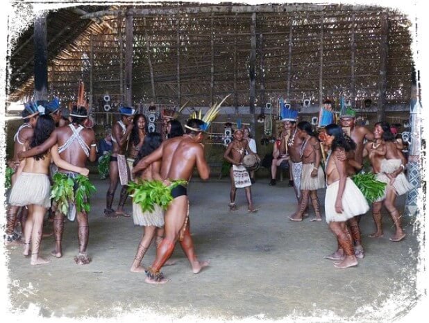 Sonhar com índio participando de um ritual