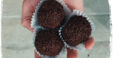 Sonhar com brigadeiro