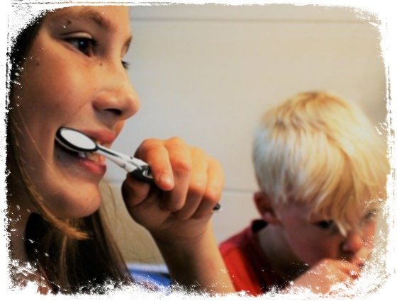 Sonhar escovando os dentes do filho
