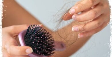 sonhar com cabelo caindo do pente
