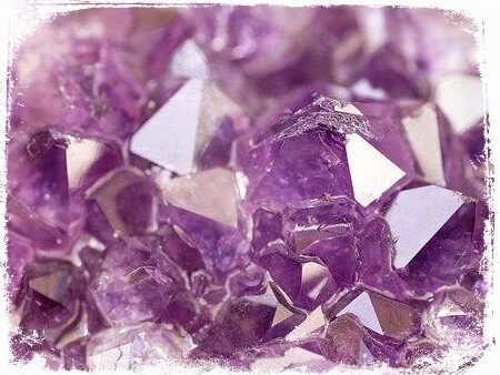 Sonhar com cristais roxos ou violetas
